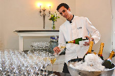 Prickelnde Einstimmung auf einen glanzvollen Abend: Bollinger Champagner und LIZ-Tafelwasser