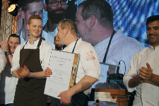 Auszeichnung: Christian Scharrer erhielt eine Urkunde als "Bester Koch in Schleswig-Holstein"