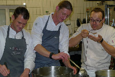 Gemeinsames Kochen: Christian Eckardt, Patrick Bittner und Hendrik Otto